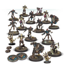 Carregar imagem no visualizador da galeria, Shambling Undead Blood Bowl Team
